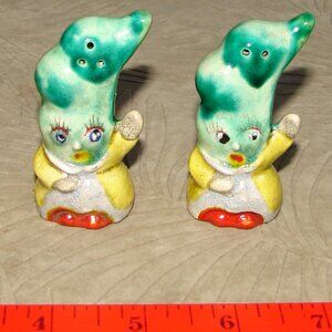 Vtg Peapod Ladies Salt & Pepper SHAKER SET: Figural Vegetable Anthropomorphic